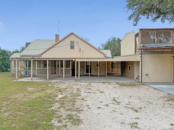 2722 ELLIS RD, Beeville, TX 78102
