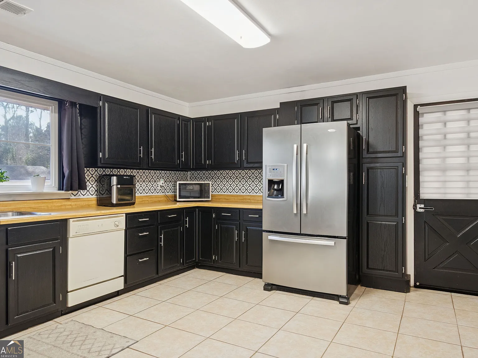 3 bed, 2.0 bath, 1682 sqft, $2,600 — Photo 4