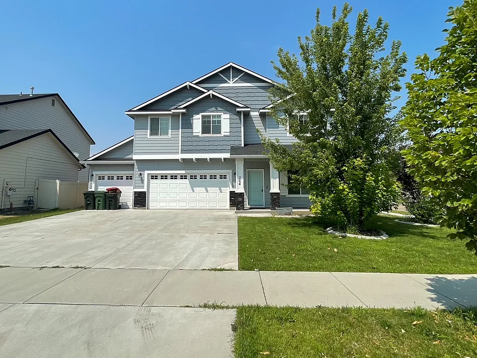 764 E Ionia Dr