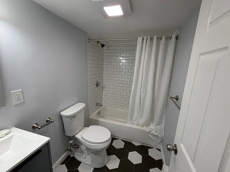 31 Chelsea St #3 — Photo 13