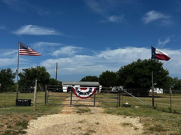 3rd image of 575 County Road 442