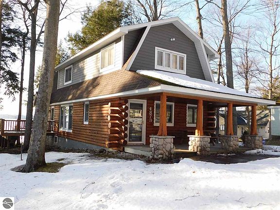 2nd image of 4873 E Shore Dr NE
