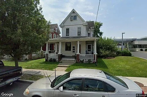 426 Bridge St #3 Photo 1