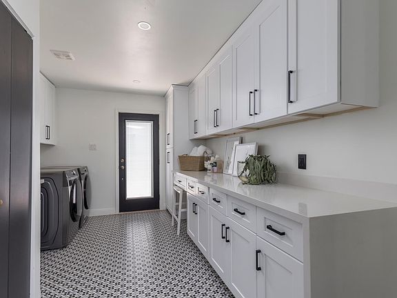 5th image of 8702 E Clarendon Ave