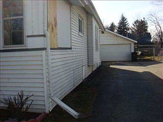 3rd image of 921 Tipton St
