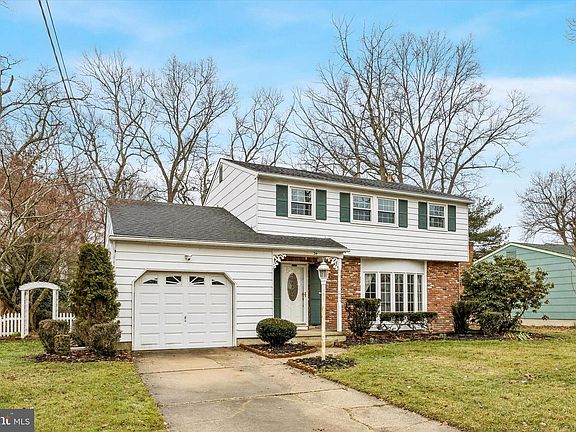 3rd image of 34 White Birch Rd