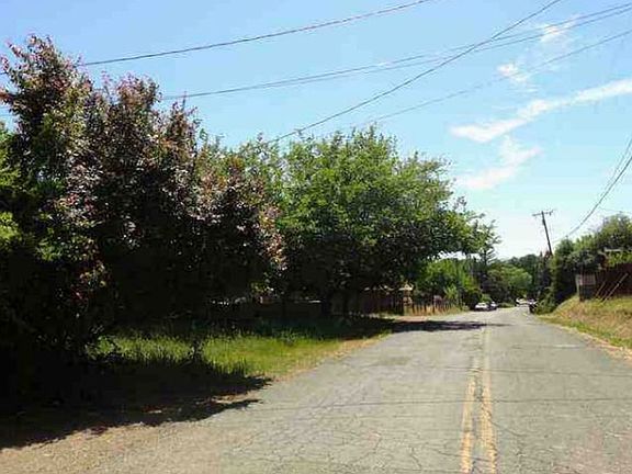 Exterior Neighborhood (street photo)