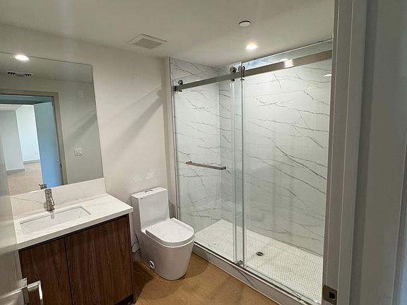 4th image of 1717 Winona Blvd #503