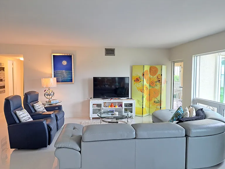 1 Colony Point Dr — Photo 29