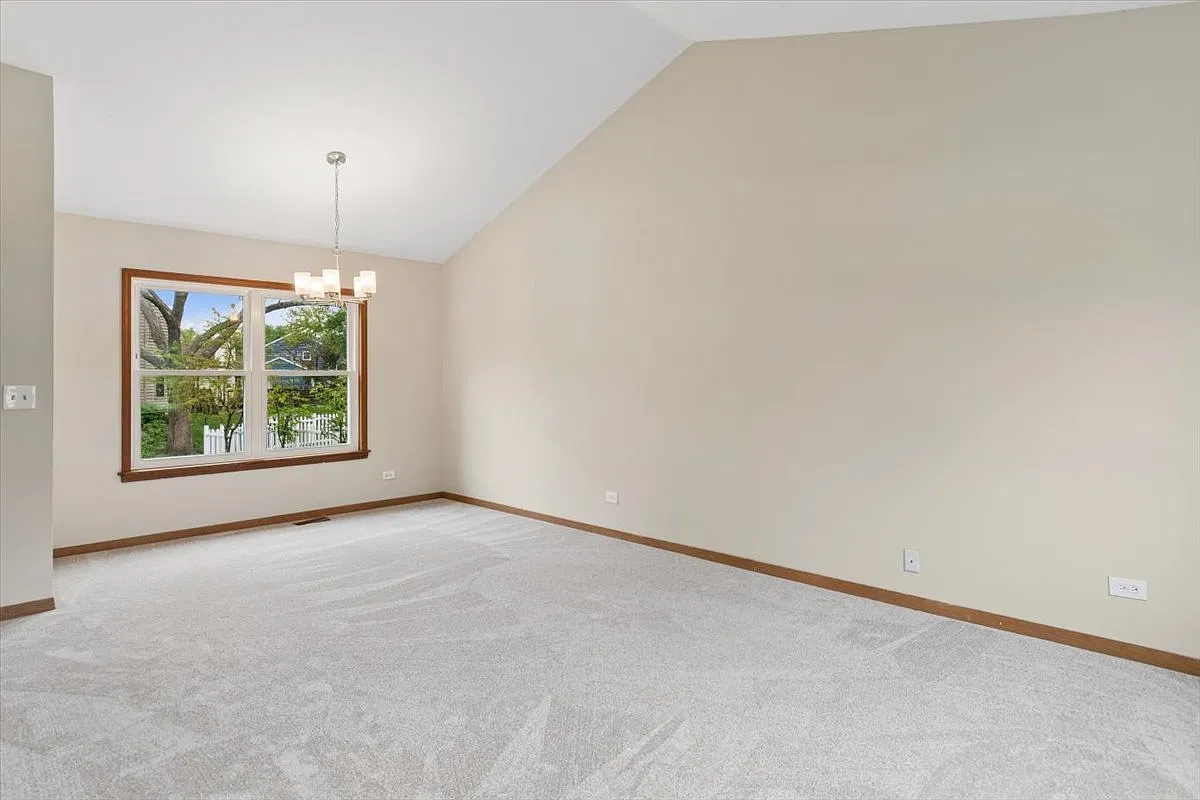 3 bed, 1.5 bath, 1320 sqft, $2,800 — Photo 3