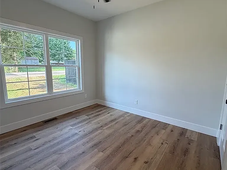 837 Temple Way — Photo 4