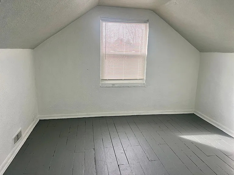 4 beds 1 bath Home Available Now in Westwood! — Photo 8