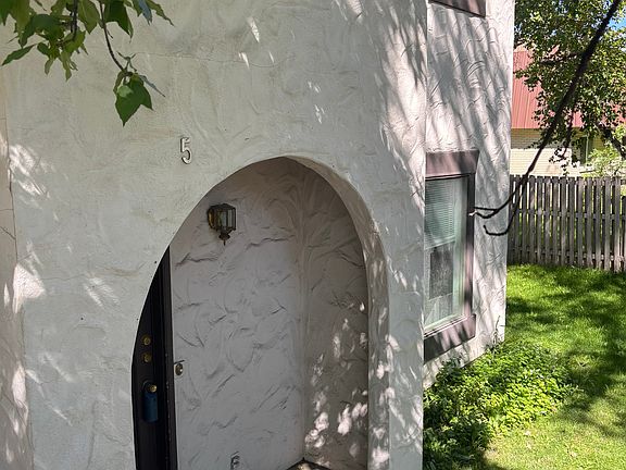 4th image of 1079 N 200 W APT 5