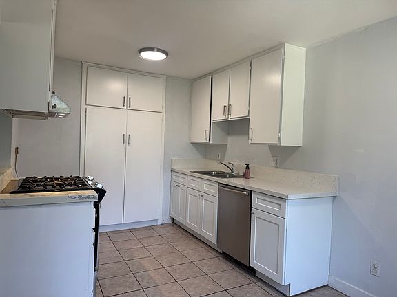 5th image of 3700 W Savanna St #B