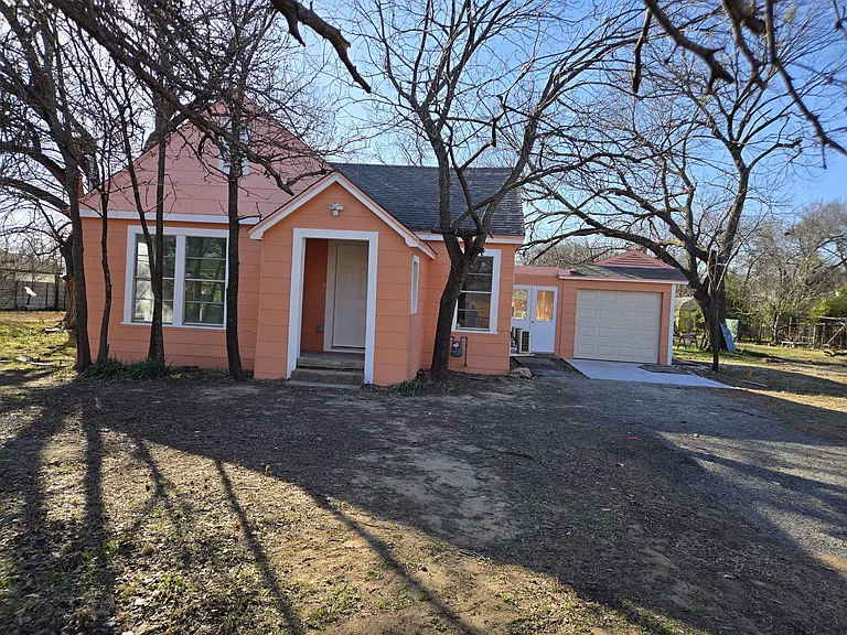 908 King Ave — Photo 1