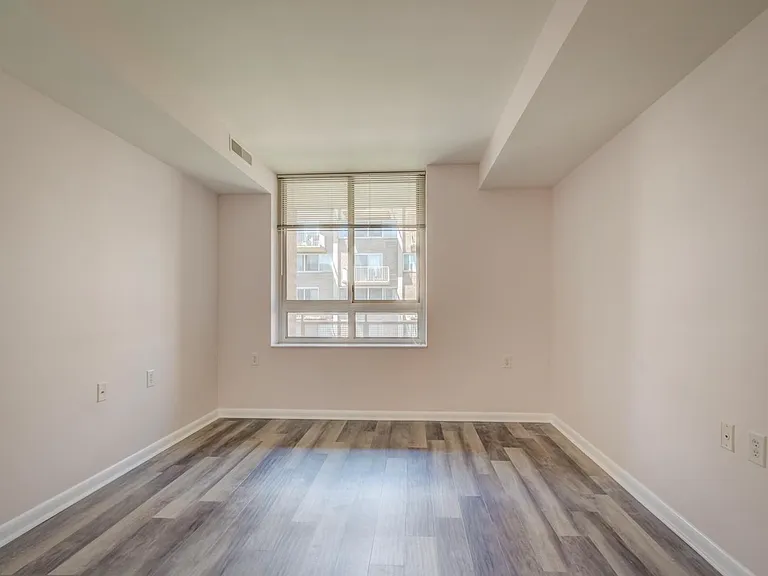 350 G St SW — Photo 18