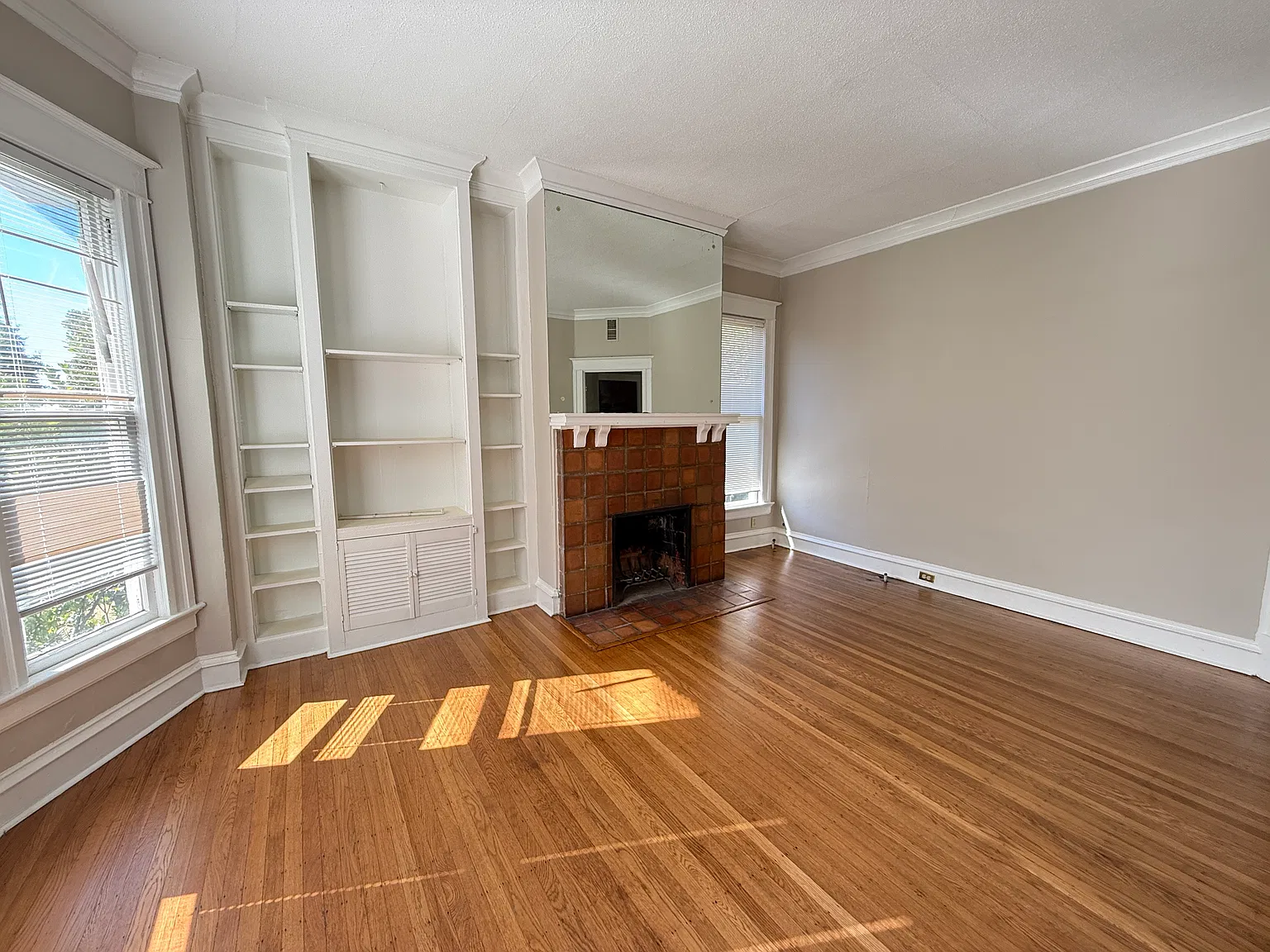 2 bed, 1000 sqft, $1,100 — Photo 3