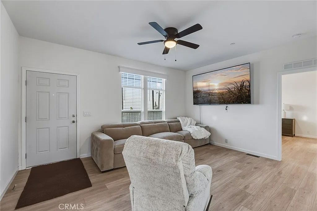4 bed, 1493 sqft, $2,500 — Photo 3