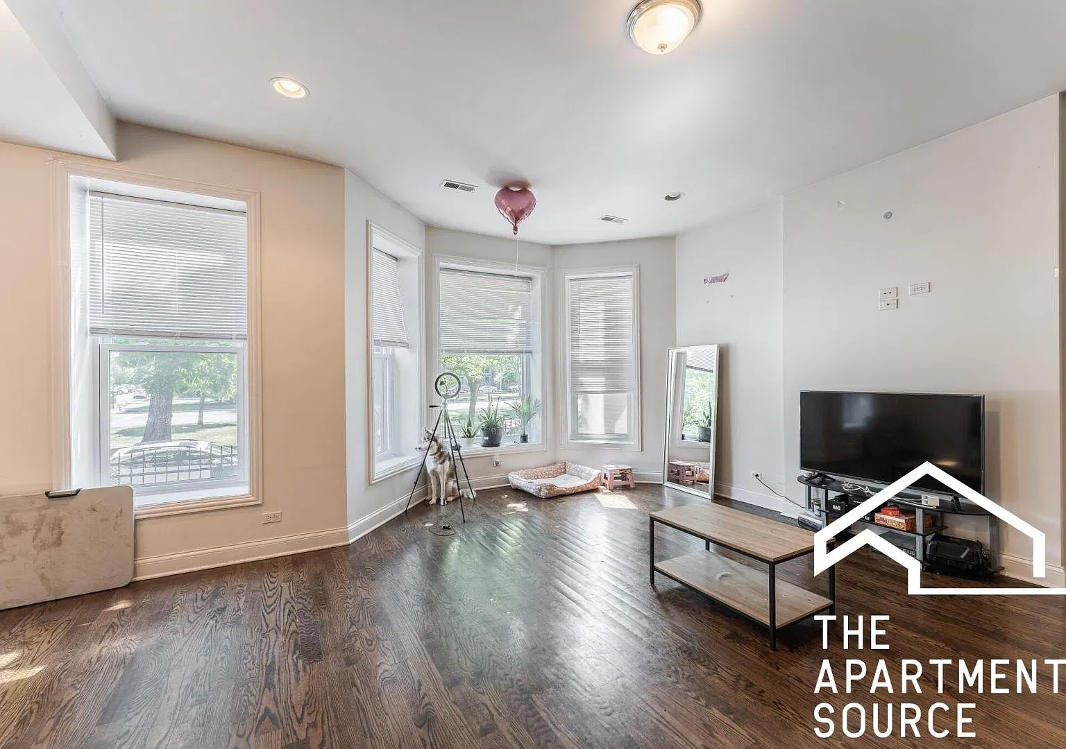 Spacious 3BR/2BA Condo for Rent in Chicago - Available Nov 2026, $3,520/month — Photo 4