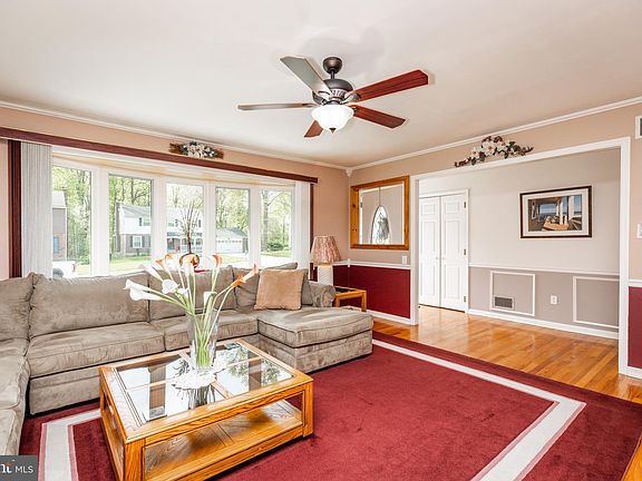 4th image of 3203 S Landsdowne Dr