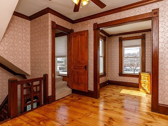 4th image of 196 Chestnut St