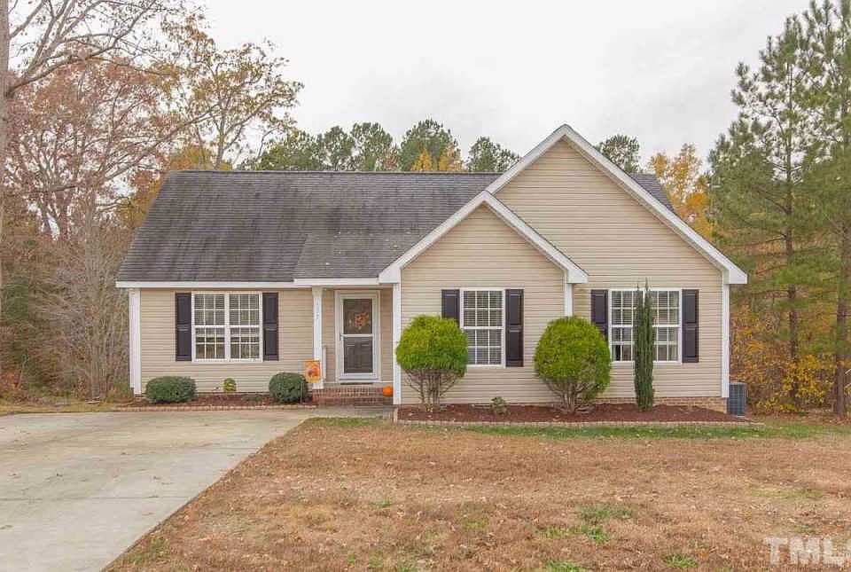 1st image of 117 Carriage Hill Dr