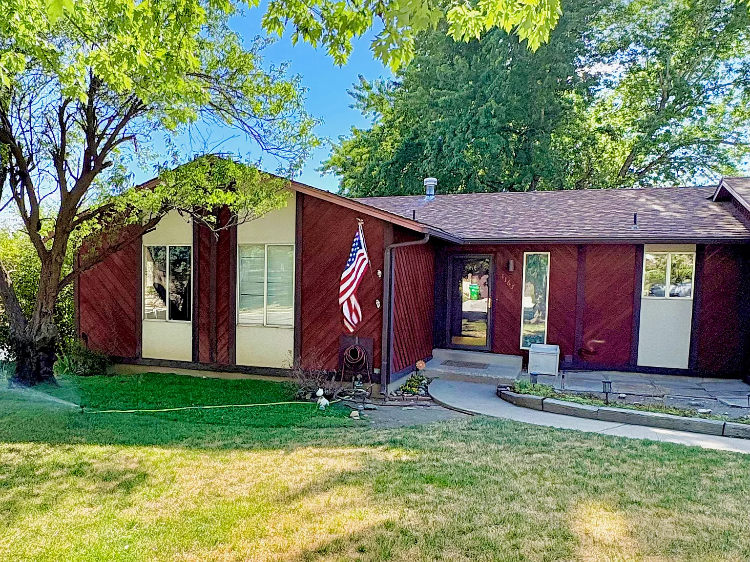 5 bed, 2425 sqft, $3,200 — Photo 1