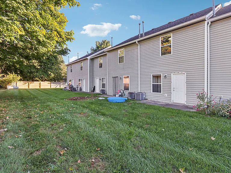 Fox Pointe Apartments — Photo 46
