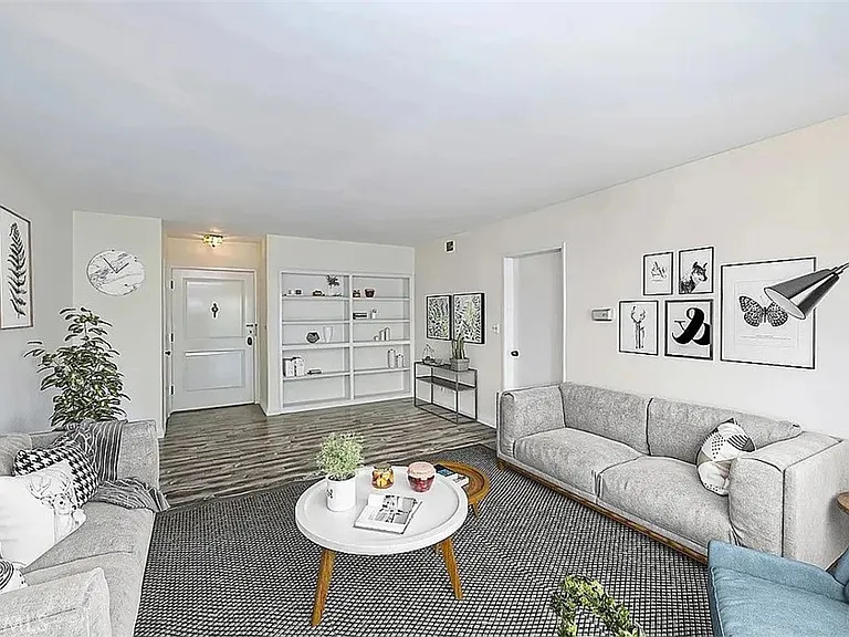837 S Windsor Blvd #7 — Photo 10