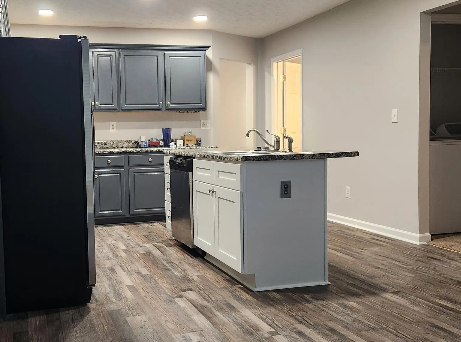3 bed, 2.5 bath, 1572 sqft, $2,200 — Photo 2