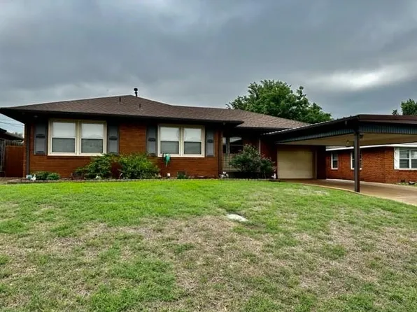 1204 Barker Rd, Clinton, OK 73601