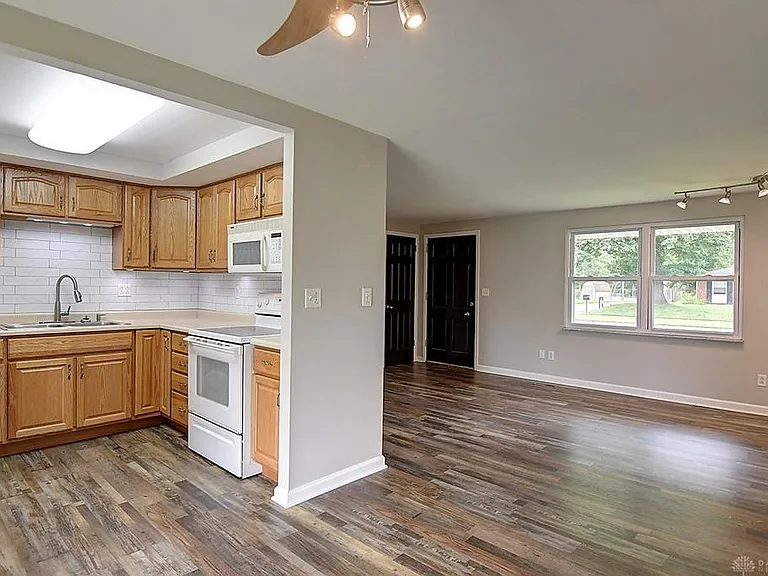 4554 Powell Rd — Photo 9