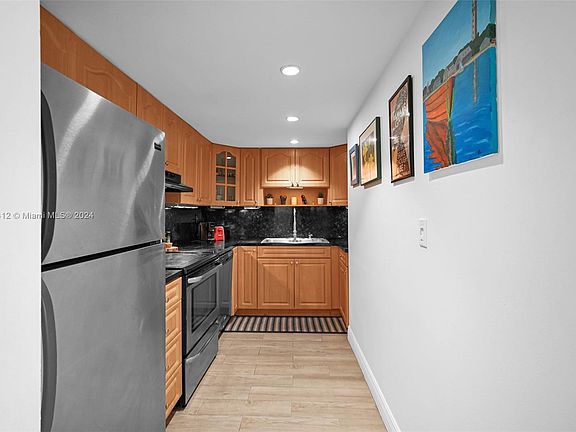 5th image of 1975 Normandy Dr APT 306