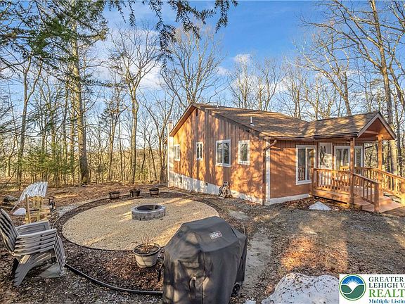 2nd image of 3493 Farview Dr