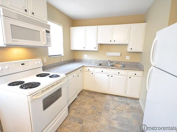 4th image of 85 Illinois Ave APT F