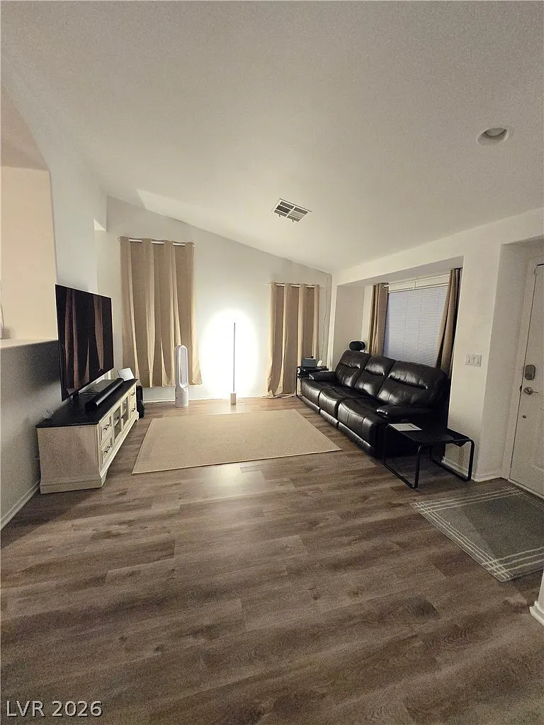 3 bed, 2.0 bath, 1559 sqft, $2,250 — Photo 3
