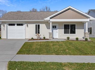 2144 Whispering Meadow Dr, Iowa City, IA 52240