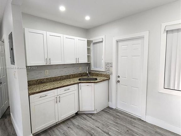 2nd image of 2610 Grant St #1