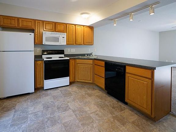 5th image of 13 Silver Creek Dr