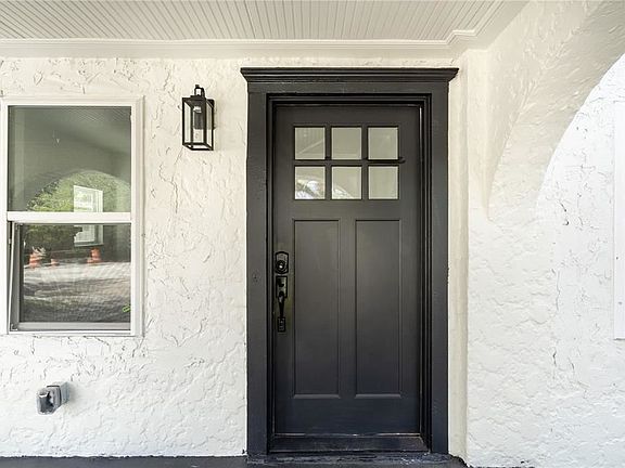 5th image of 202 W Crest Ave