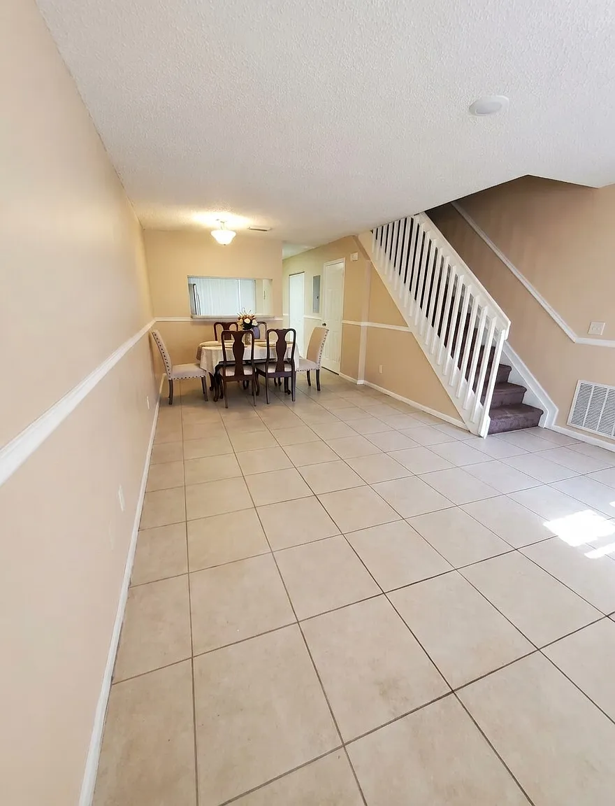 2 bed, 1116 sqft, $2,200 — Photo 3