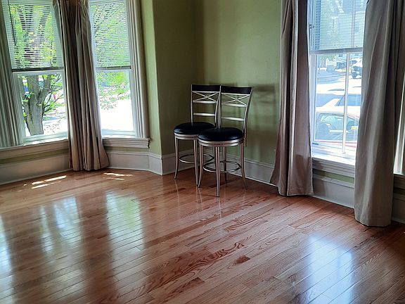 4th image of 33 Kinsley St #A