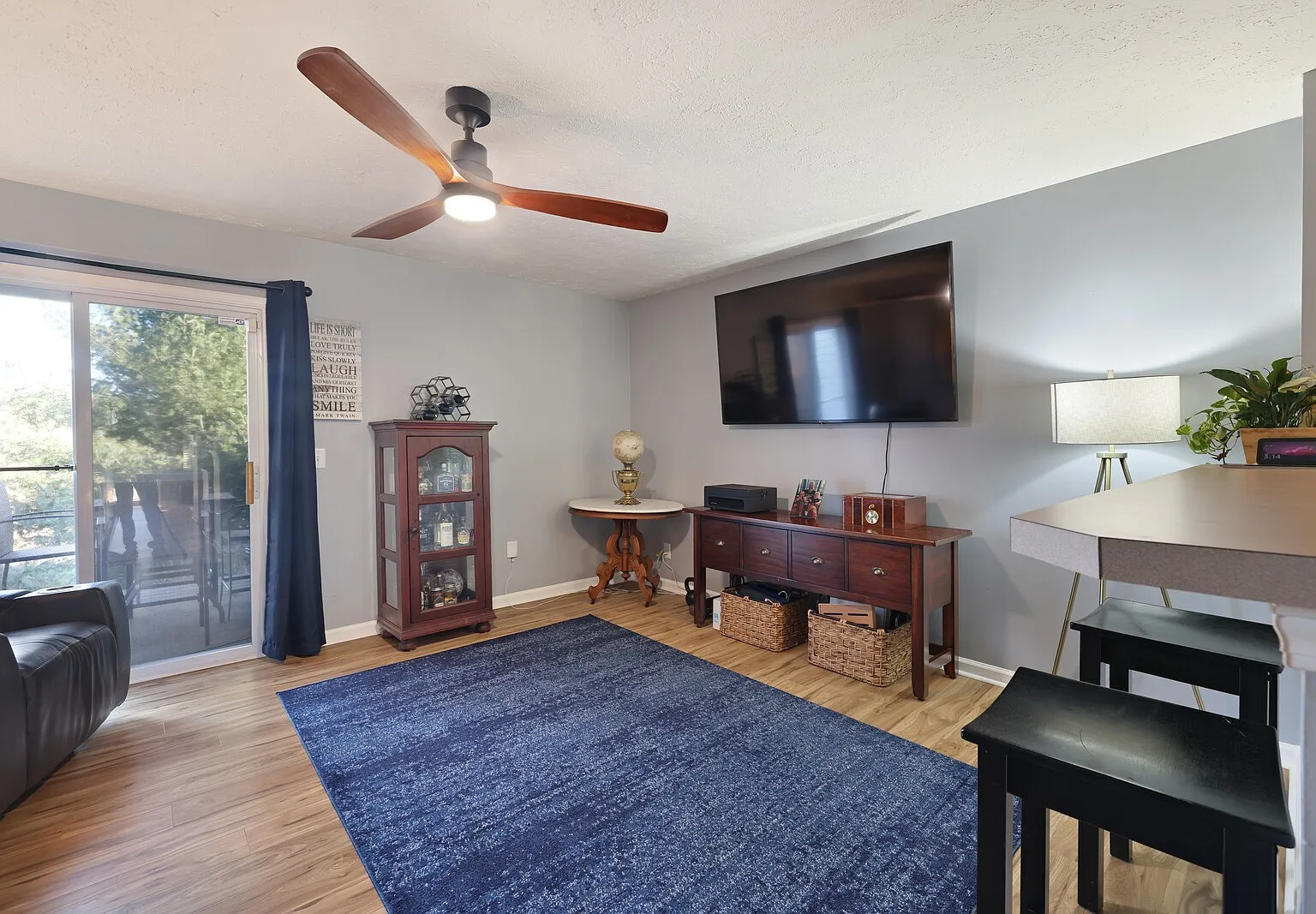 2 bed, 2.5 bath, 1216 sqft, $1,800 — Photo 2