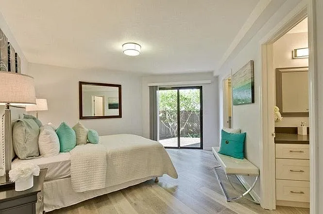 1001 Evelyn Ter E — Photo 2