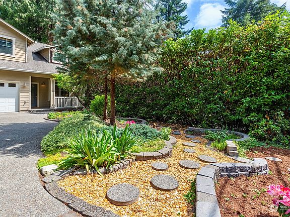 3rd image of 2946 NE 178th Street