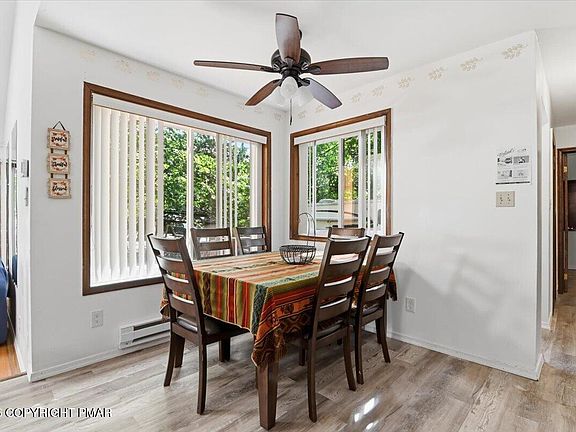 3rd image of 184 Cambridge Ct