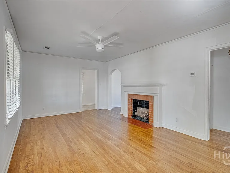 2142 E 42nd St — Photo 5