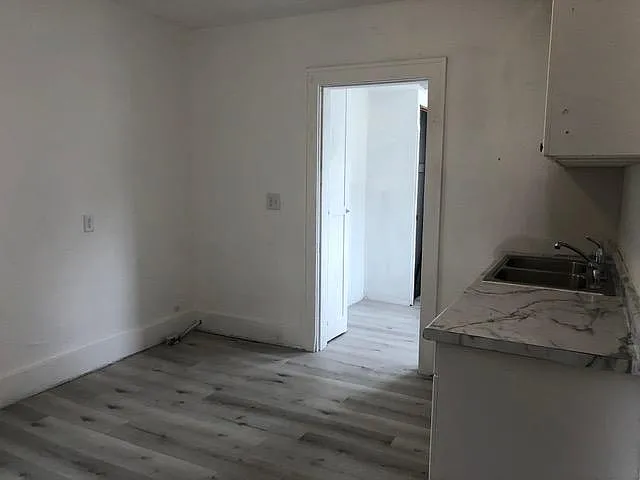 3 bed, 888 sqft, $1,775 — Photo 3