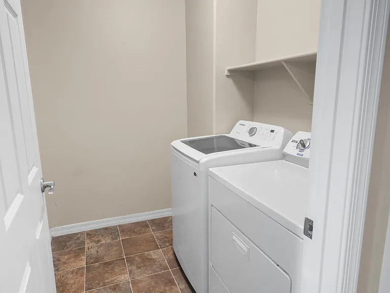 2501 S 255th Dr — Photo 21