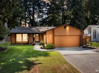4002 Lakeridge Dr E, Lake Tapps, WA 98391